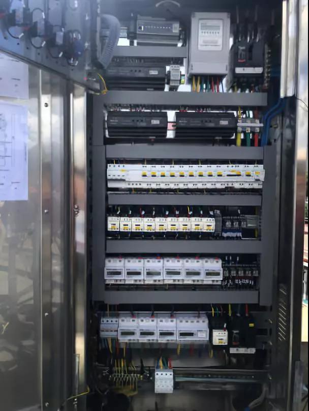 鼎立慧聯(lián)集成云智能控制器DALI模塊、電量采集模塊的配電箱